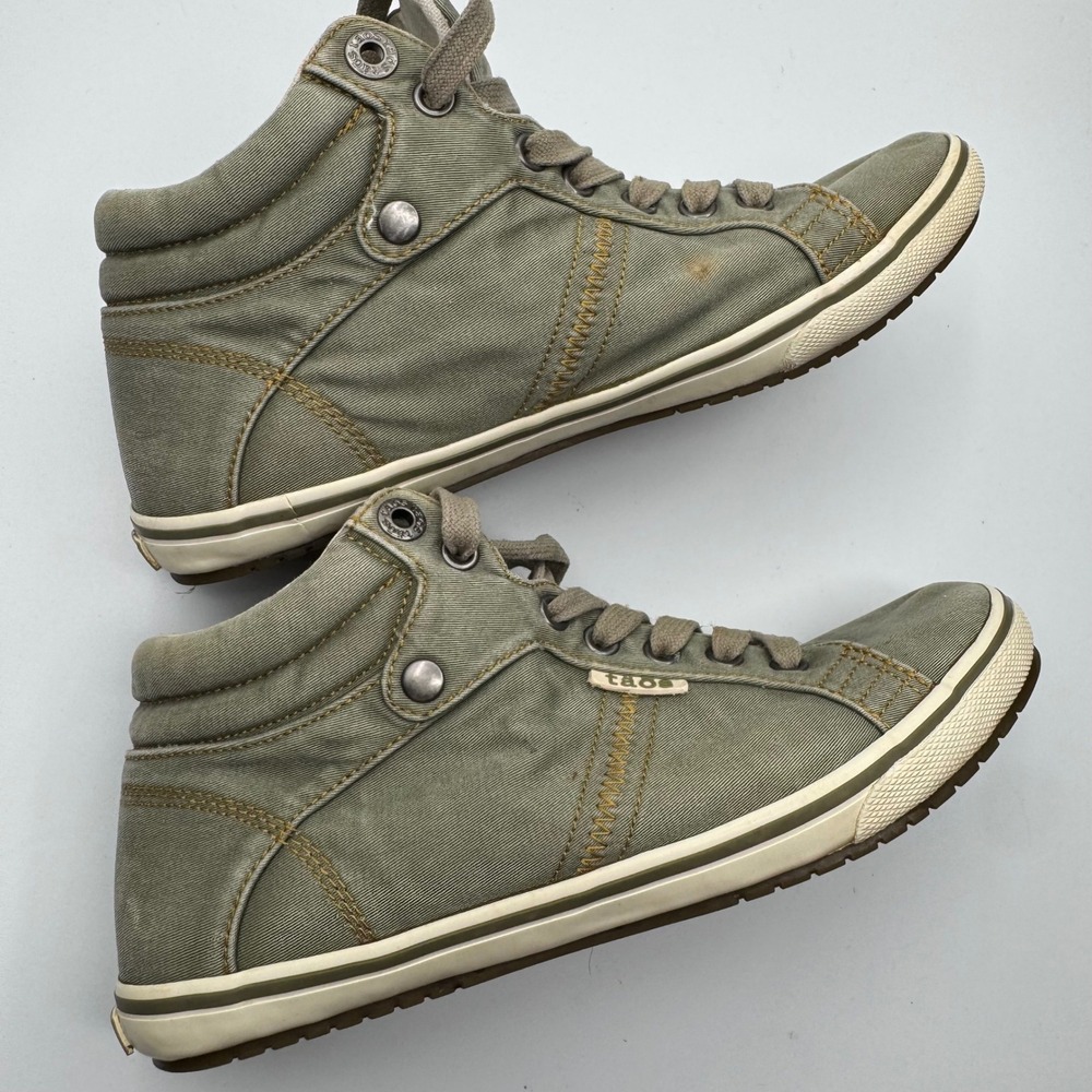 Taos Distressed Top Star Sneakers Womens Size 8 Olive Green Canvas Hi Top